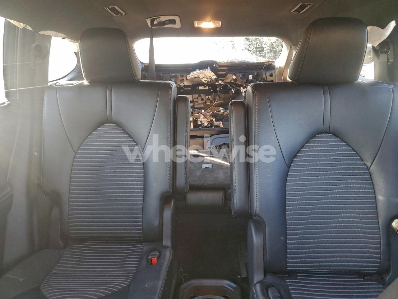 Photo 10 of 2025 TOYOTA HIGHLANDER LE (VIN 5TDKDRBH4SS576453)