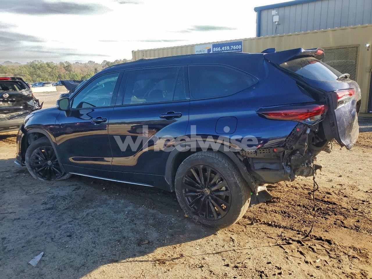 Photo 2 of 2025 TOYOTA HIGHLANDER LE (VIN 5TDKDRBH4SS576453)