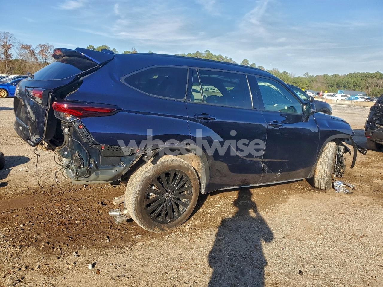 Photo 3 of 2025 TOYOTA HIGHLANDER LE (VIN 5TDKDRBH4SS576453)