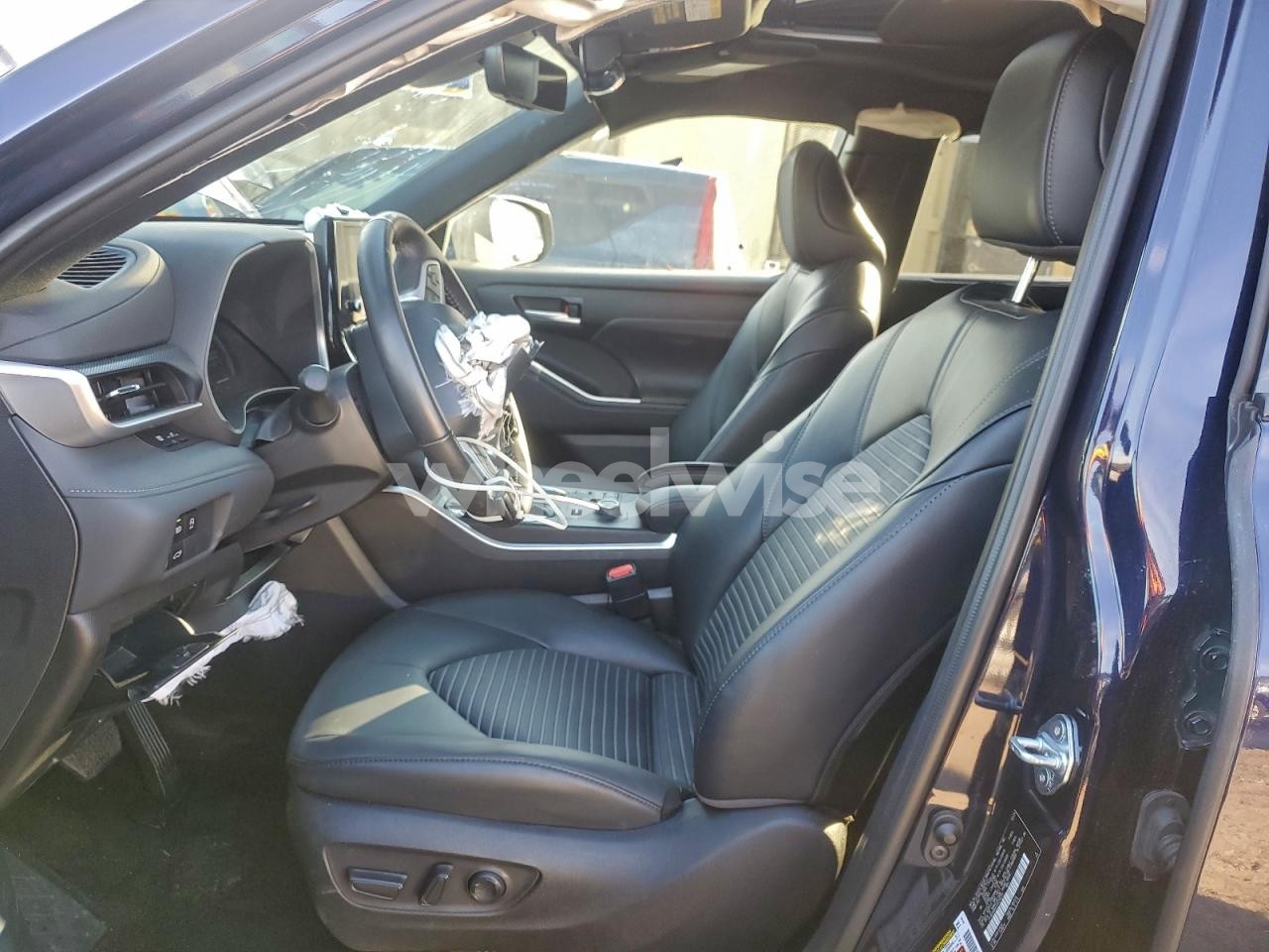 Photo 7 of 2025 TOYOTA HIGHLANDER LE (VIN 5TDKDRBH4SS576453)