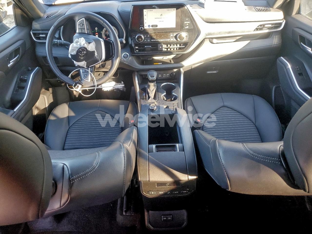 Photo 8 of 2025 TOYOTA HIGHLANDER LE (VIN 5TDKDRBH4SS576453)