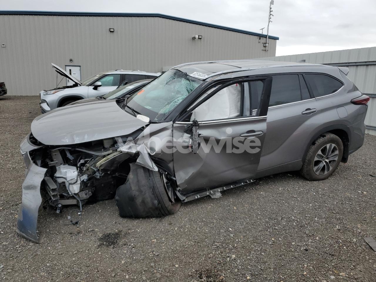 2025 TOYOTA HIGHLANDER LE (VIN 5TDKDRBH4SS587484) main photo