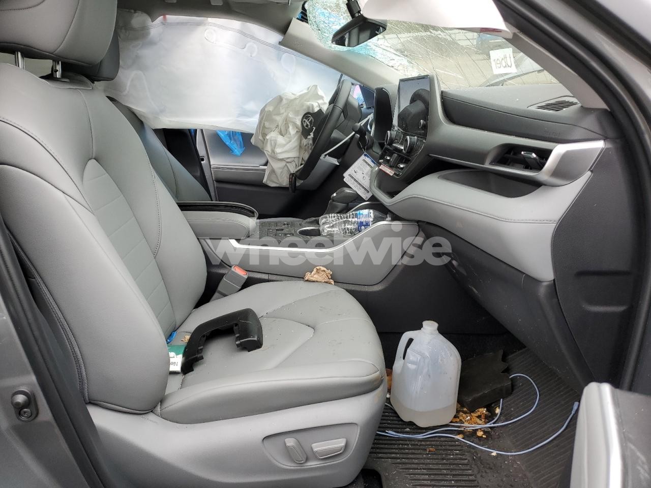 Photo 7 of 2025 TOYOTA HIGHLANDER LE (VIN 5TDKDRBH4SS587484)