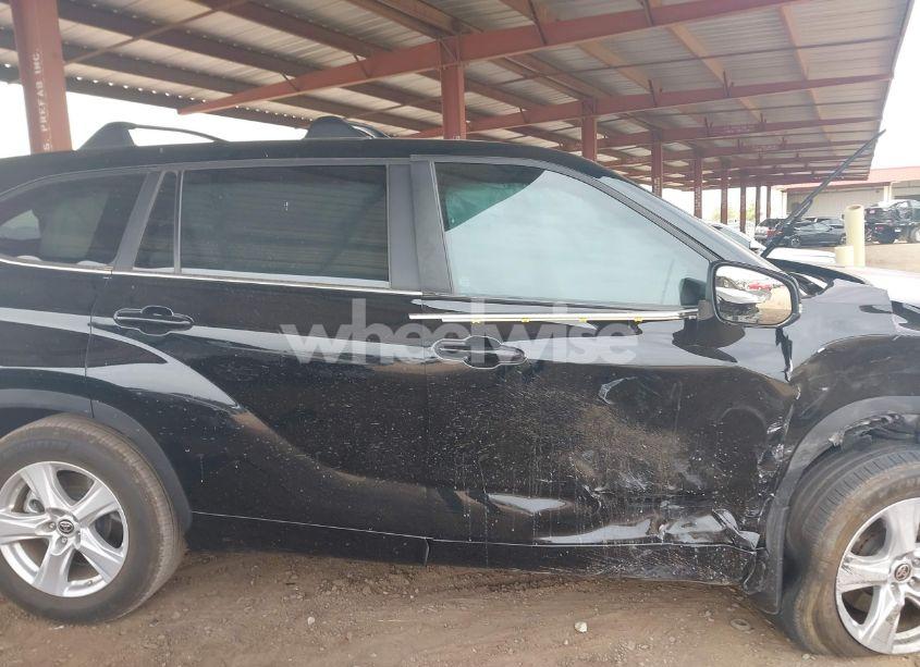 Photo 13 of 2023 Toyota Highlander LE (VIN 5TDKDRBH5PS012348)