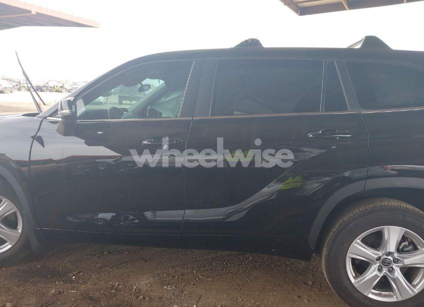 Photo 14 of 2023 Toyota Highlander LE (VIN 5TDKDRBH5PS012348)