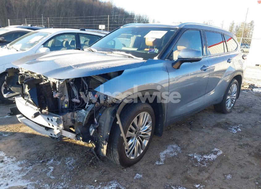 Photo 2 of 2024 Toyota Highlander PLATINUM (VIN 5TDKDRBH5RS529572)