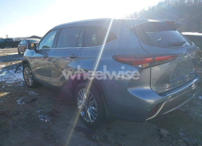 Photo 3 of 2024 Toyota Highlander PLATINUM (VIN 5TDKDRBH5RS529572)