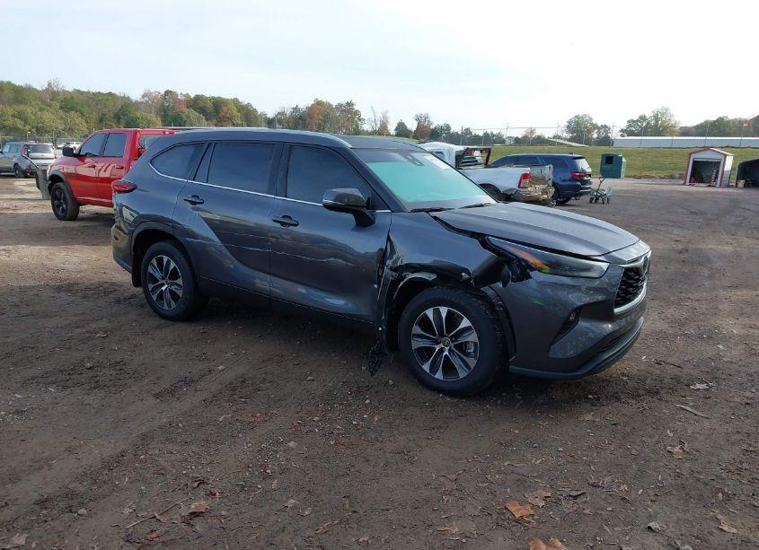 2024 Toyota Highlander XLE (VIN 5TDKDRBH5RS542967) main photo