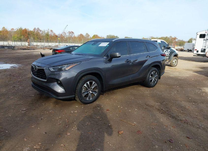 Photo 2 of 2024 Toyota Highlander XLE (VIN 5TDKDRBH5RS542967)