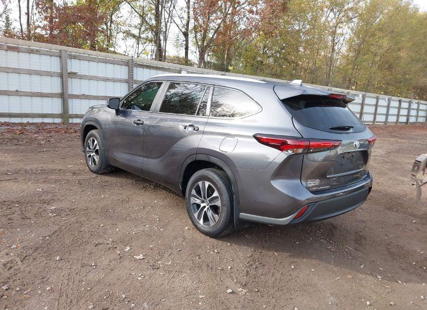 Photo 3 of 2024 Toyota Highlander XLE (VIN 5TDKDRBH5RS542967)