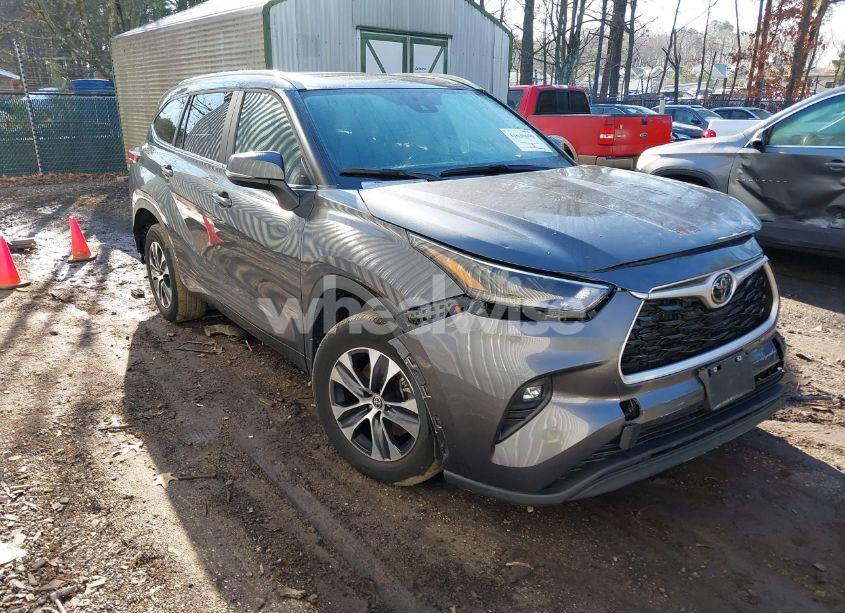 2023 Toyota Highlander XLE (VIN 5TDKDRBH6PS036111) main photo