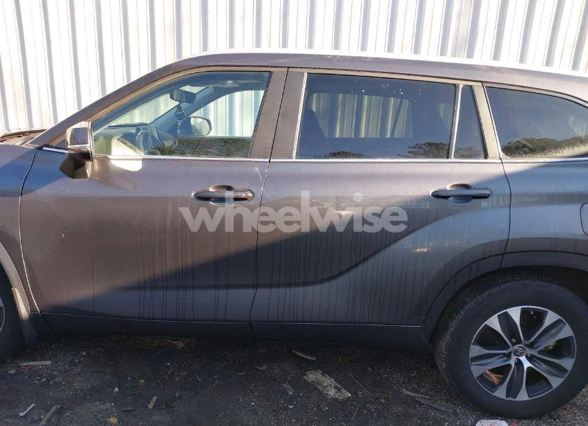 Photo 14 of 2023 Toyota Highlander XLE (VIN 5TDKDRBH6PS036111)