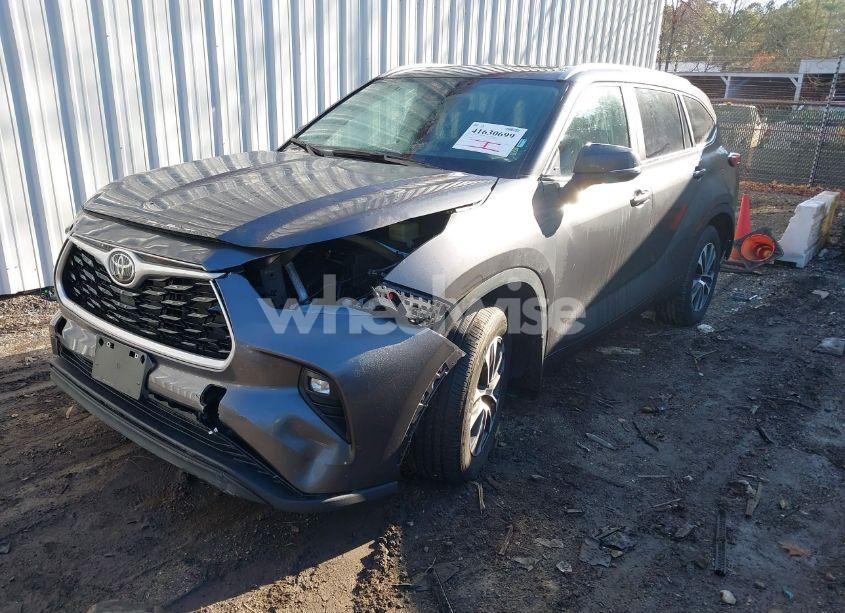 Photo 2 of 2023 Toyota Highlander XLE (VIN 5TDKDRBH6PS036111)