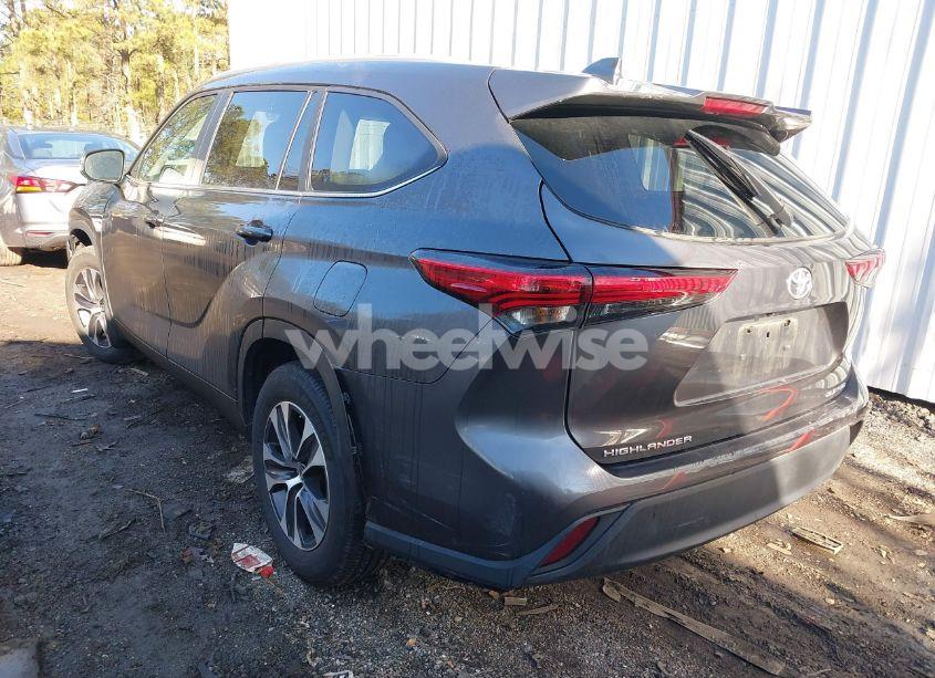 Photo 3 of 2023 Toyota Highlander XLE (VIN 5TDKDRBH6PS036111)