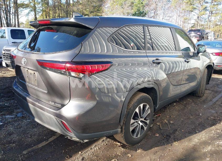 Photo 4 of 2023 Toyota Highlander XLE (VIN 5TDKDRBH6PS036111)