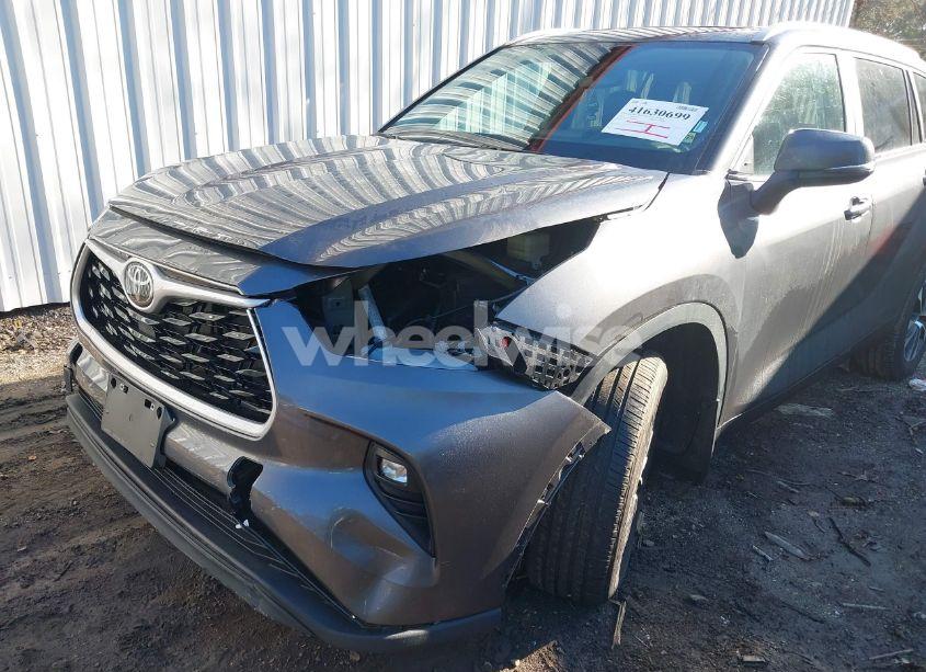 Photo 6 of 2023 Toyota Highlander XLE (VIN 5TDKDRBH6PS036111)