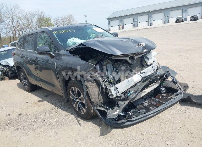 2023 Toyota Highlander XLE (VIN 5TDKDRBH6PS500241) main photo