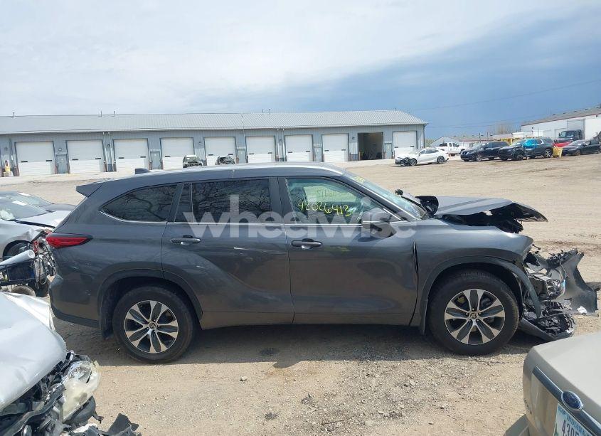 Photo 13 of 2023 Toyota Highlander XLE (VIN 5TDKDRBH6PS500241)