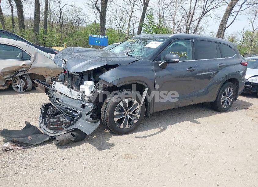Photo 2 of 2023 Toyota Highlander XLE (VIN 5TDKDRBH6PS500241)
