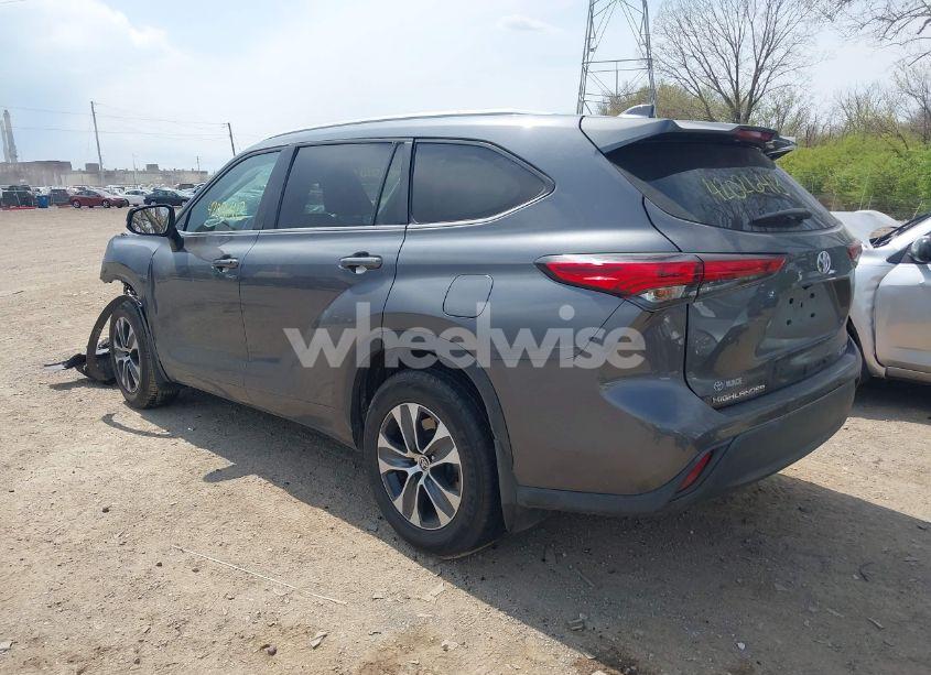 Photo 3 of 2023 Toyota Highlander XLE (VIN 5TDKDRBH6PS500241)