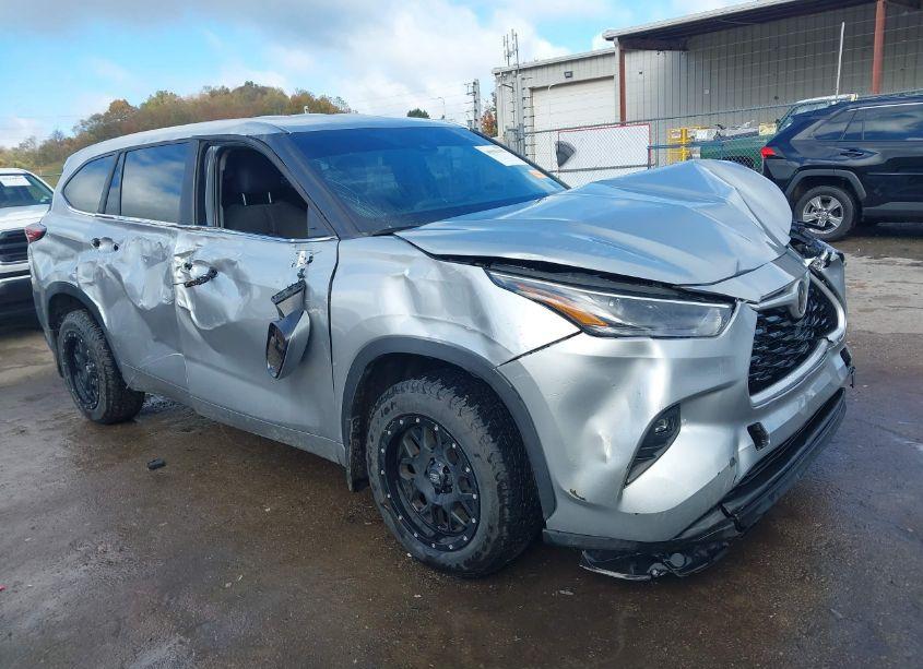 2023 Toyota Highlander LE (VIN 5TDKDRBH6PS520358) main photo