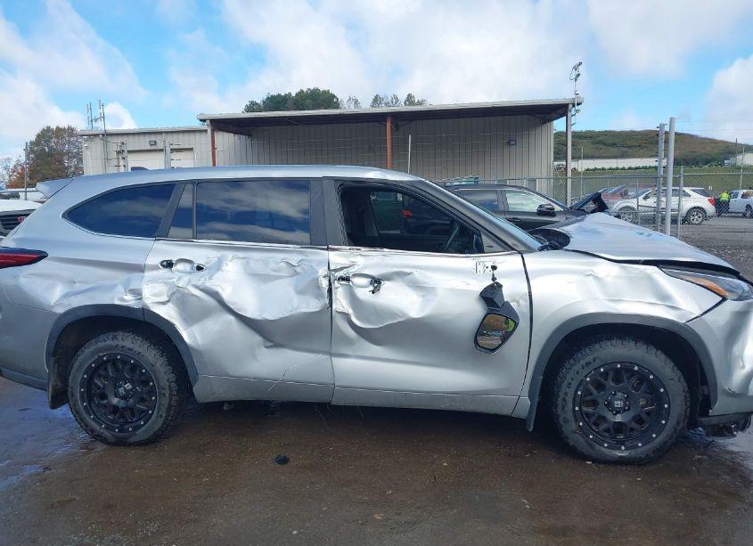Photo 13 of 2023 Toyota Highlander LE (VIN 5TDKDRBH6PS520358)