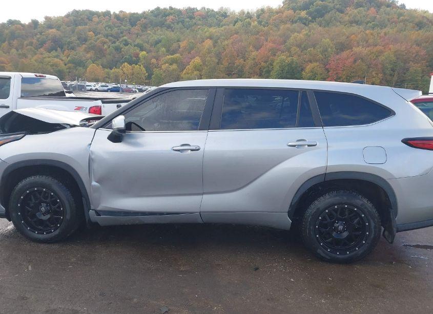 Photo 14 of 2023 Toyota Highlander LE (VIN 5TDKDRBH6PS520358)