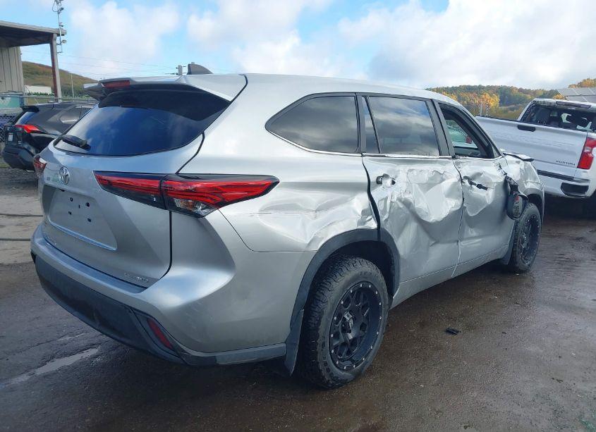 Photo 4 of 2023 Toyota Highlander LE (VIN 5TDKDRBH6PS520358)