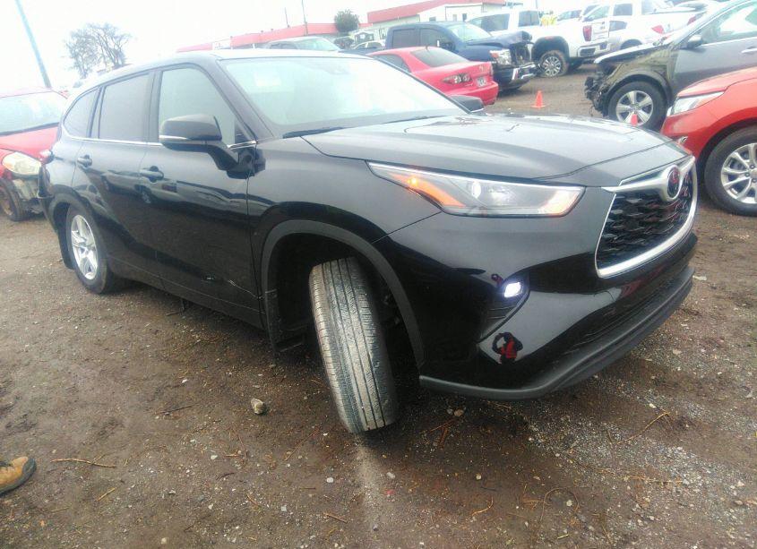 2023 Toyota Highlander LE (VIN 5TDKDRBH6PS520960) main photo