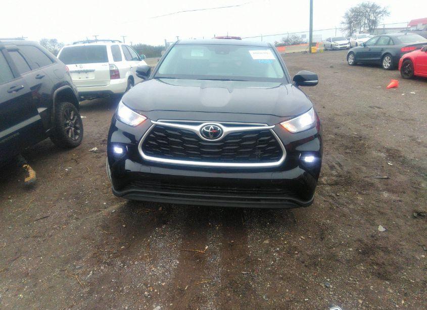 Photo 13 of 2023 Toyota Highlander LE (VIN 5TDKDRBH6PS520960)