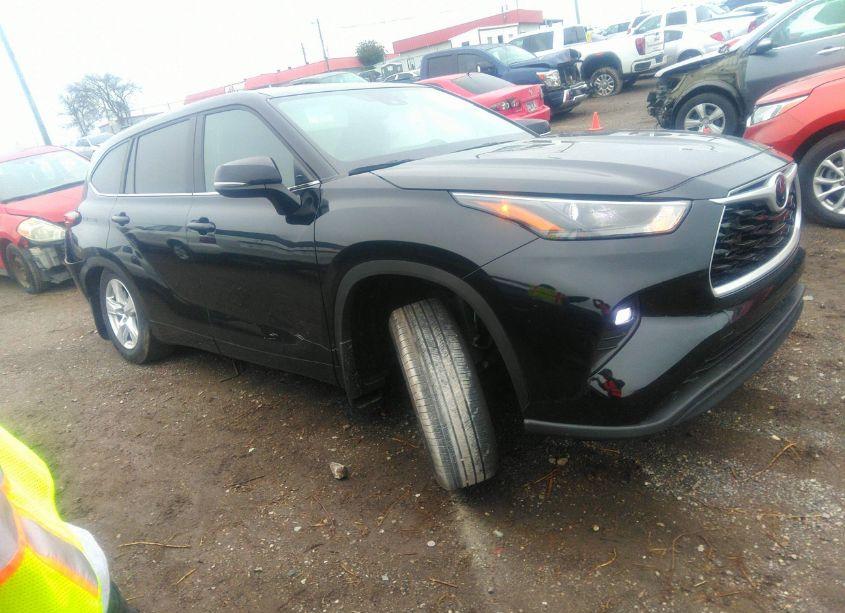 Photo 14 of 2023 Toyota Highlander LE (VIN 5TDKDRBH6PS520960)