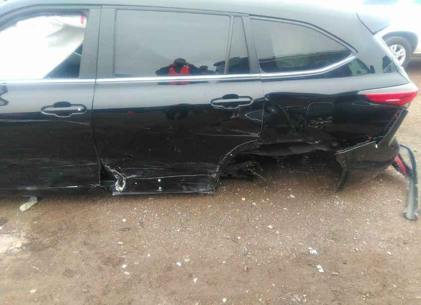 Photo 6 of 2023 Toyota Highlander LE (VIN 5TDKDRBH6PS520960)