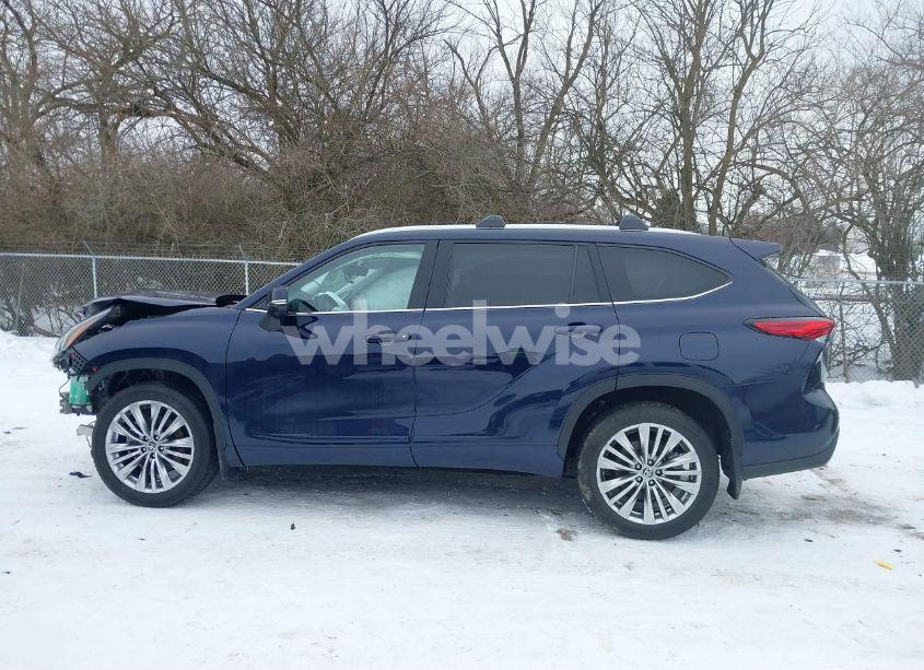 Photo 15 of 2023 Toyota Highlander PLATINUM (VIN 5TDKDRBH6PS527102)