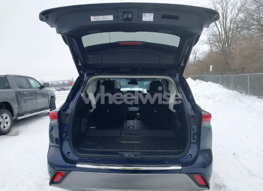 Photo 17 of 2023 Toyota Highlander PLATINUM (VIN 5TDKDRBH6PS527102)