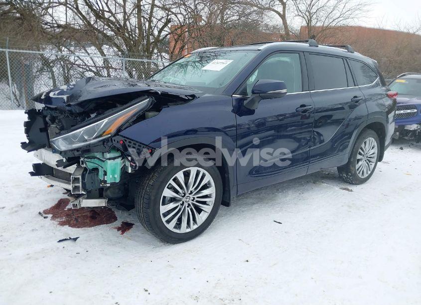 Photo 2 of 2023 Toyota Highlander PLATINUM (VIN 5TDKDRBH6PS527102)