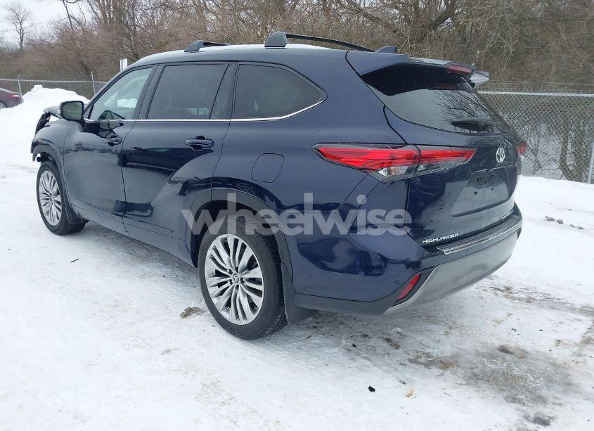 Photo 3 of 2023 Toyota Highlander PLATINUM (VIN 5TDKDRBH6PS527102)