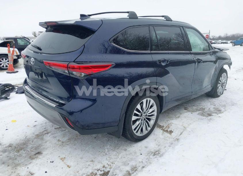 Photo 4 of 2023 Toyota Highlander PLATINUM (VIN 5TDKDRBH6PS527102)