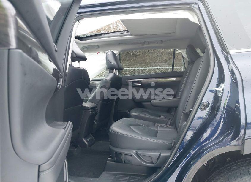 Photo 8 of 2023 Toyota Highlander PLATINUM (VIN 5TDKDRBH6PS527102)