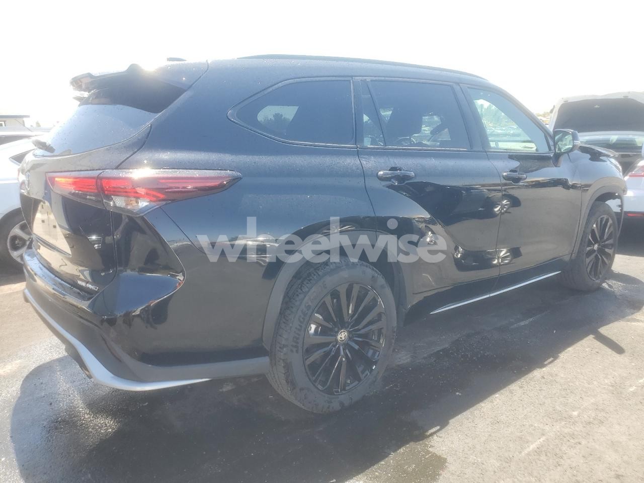 Photo 3 of 2025 TOYOTA HIGHLANDER LE (VIN 5TDKDRBH6SS578074)