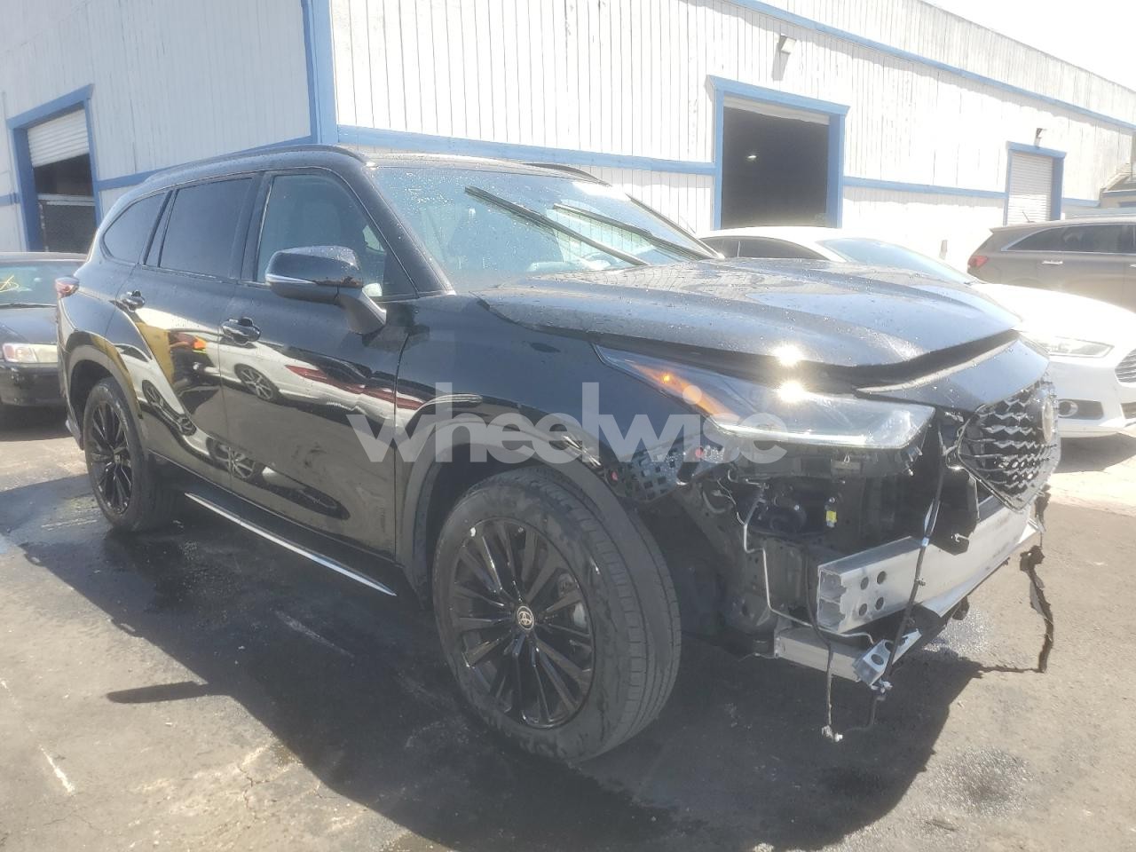 Photo 4 of 2025 TOYOTA HIGHLANDER LE (VIN 5TDKDRBH6SS578074)