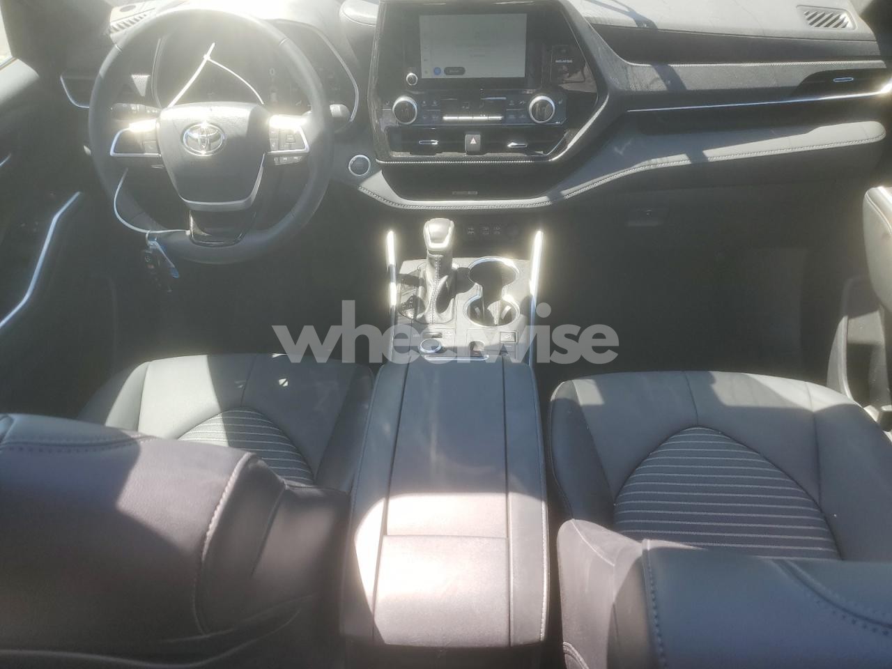 Photo 8 of 2025 TOYOTA HIGHLANDER LE (VIN 5TDKDRBH6SS578074)