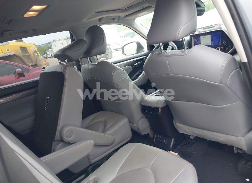 Photo 12 of 2023 Toyota Highlander LIMITED (VIN 5TDKDRBH7PS014618)