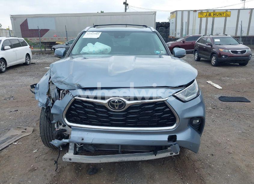 Photo 13 of 2023 Toyota Highlander LIMITED (VIN 5TDKDRBH7PS014618)