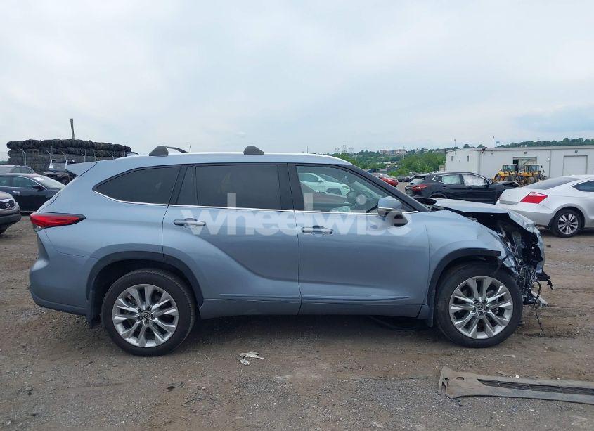Photo 14 of 2023 Toyota Highlander LIMITED (VIN 5TDKDRBH7PS014618)