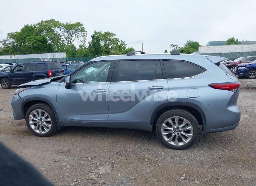 Photo 15 of 2023 Toyota Highlander LIMITED (VIN 5TDKDRBH7PS014618)