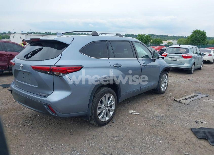 Photo 4 of 2023 Toyota Highlander LIMITED (VIN 5TDKDRBH7PS014618)