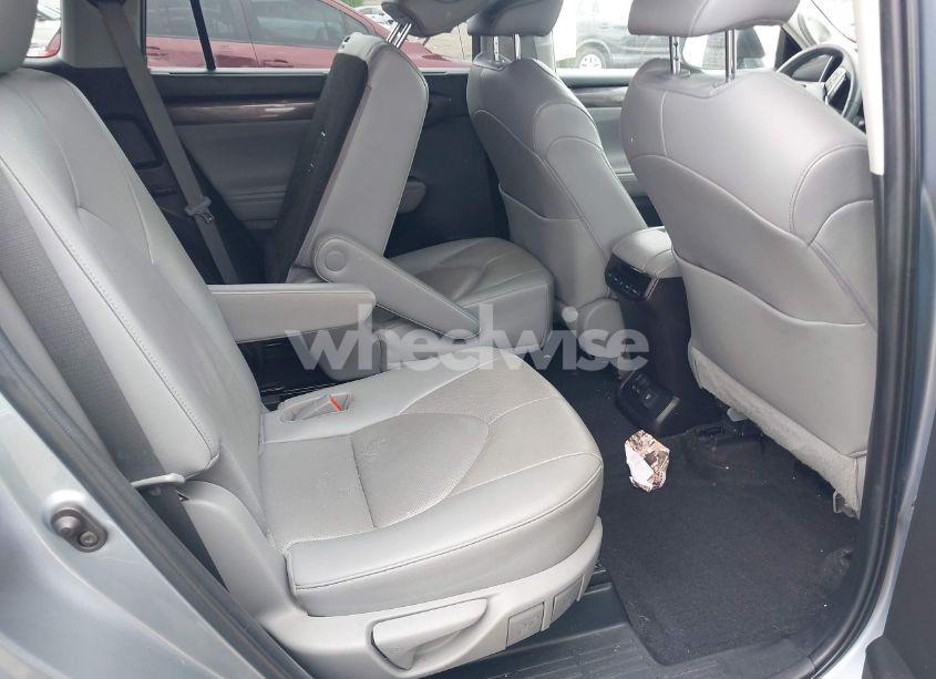 Photo 8 of 2023 Toyota Highlander LIMITED (VIN 5TDKDRBH7PS014618)