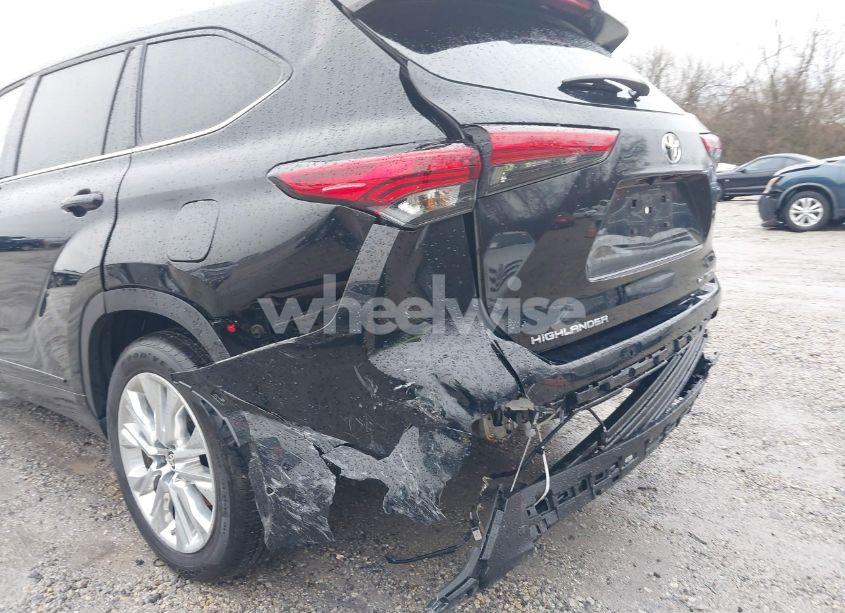Photo 6 of 2023 Toyota Highlander LIMITED (VIN 5TDKDRBH7PS017289)