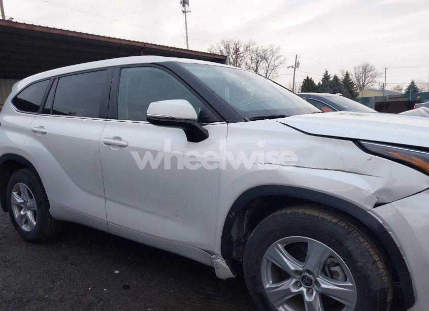 Photo 14 of 2023 Toyota Highlander LE (VIN 5TDKDRBH7PS031676)