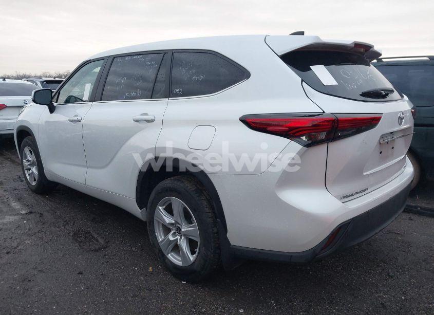 Photo 3 of 2023 Toyota Highlander LE (VIN 5TDKDRBH7PS031676)